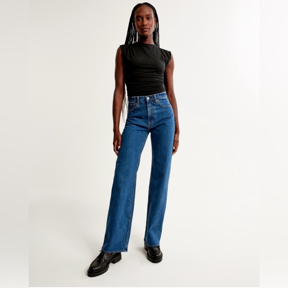 Abercrombie & Fitch High Rise 90s Relaxed Jean in Dark Blue